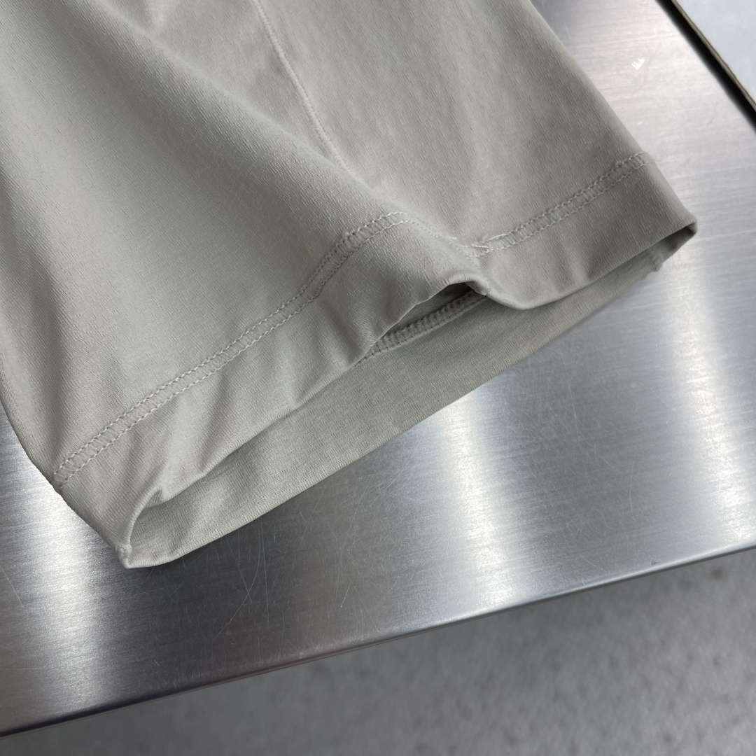 -🐦 鸟家 无痕短袖T恤，卖点在后背，采用进口激光烧图案，高级柔软不发黄，采用速干面料，舒适透气且利于排