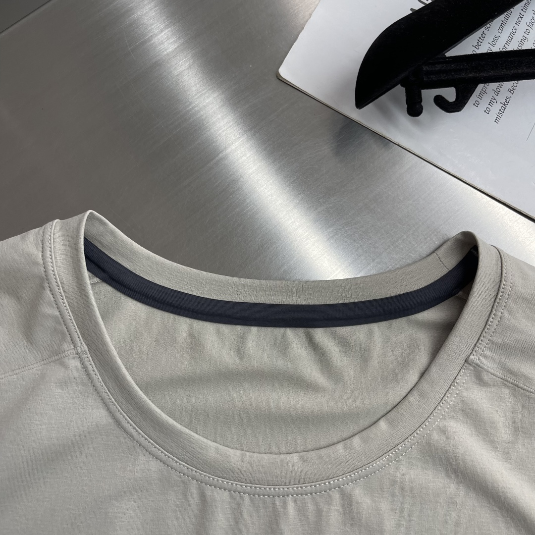 -🐦 鸟家 无痕短袖T恤，卖点在后背，采用进口激光烧图案，高级柔软不发黄，采用速干面料，舒适透气且利于排