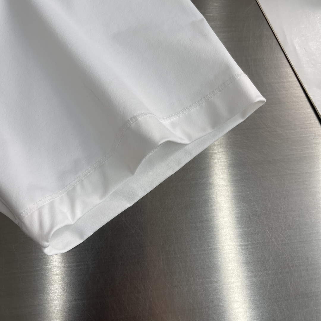 -🐦 鸟家 无痕短袖T恤，卖点在后背，采用进口激光烧图案，高级柔软不发黄，采用速干面料，舒适透气且利于排