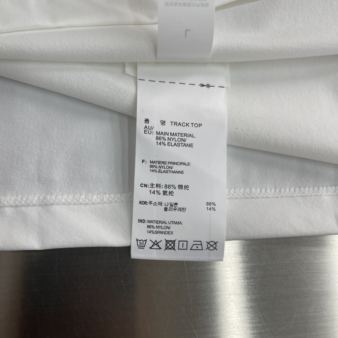 -🐦 鸟家 无痕短袖T恤，卖点在后背，采用进口激光烧图案，高级柔软不发黄，采用速干面料，舒适透气且利于排