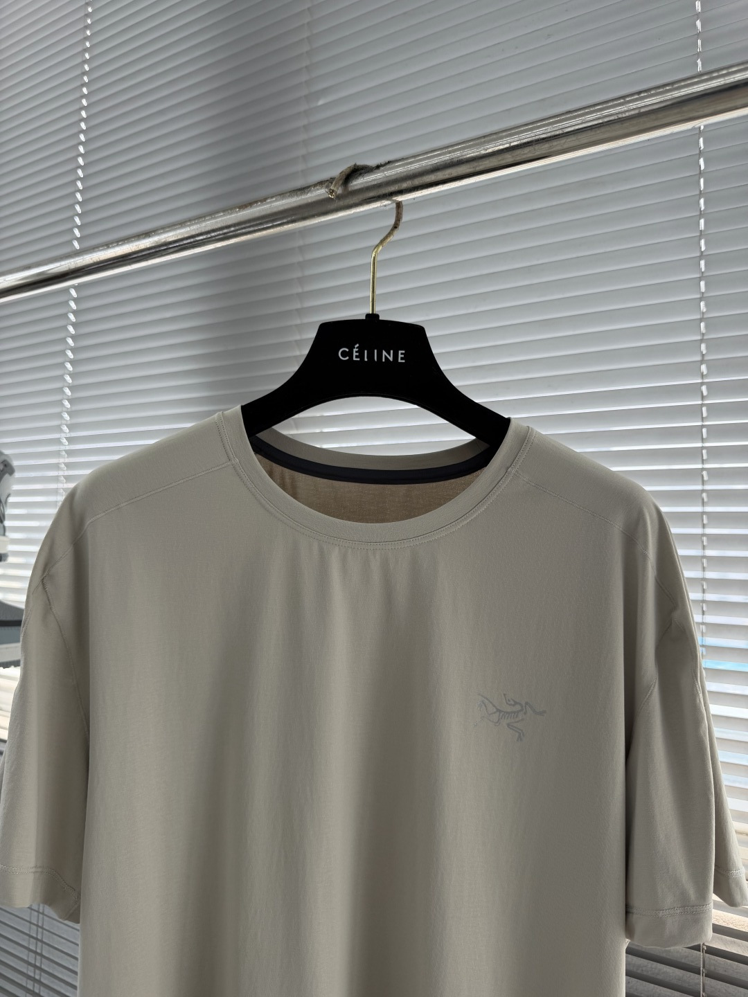 -🐦 鸟家 无痕短袖T恤，卖点在后背，采用进口激光烧图案，高级柔软不发黄，采用速干面料，舒适透气且利于排