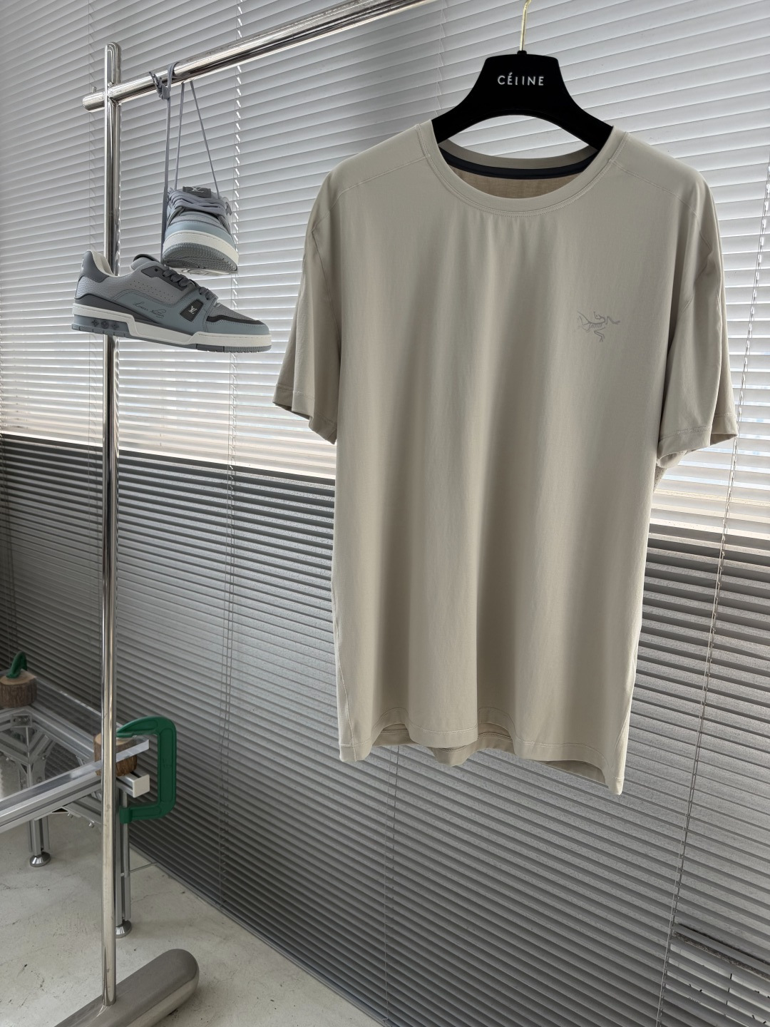 -🐦 鸟家 无痕短袖T恤，卖点在后背，采用进口激光烧图案，高级柔软不发黄，采用速干面料，舒适透气且利于排