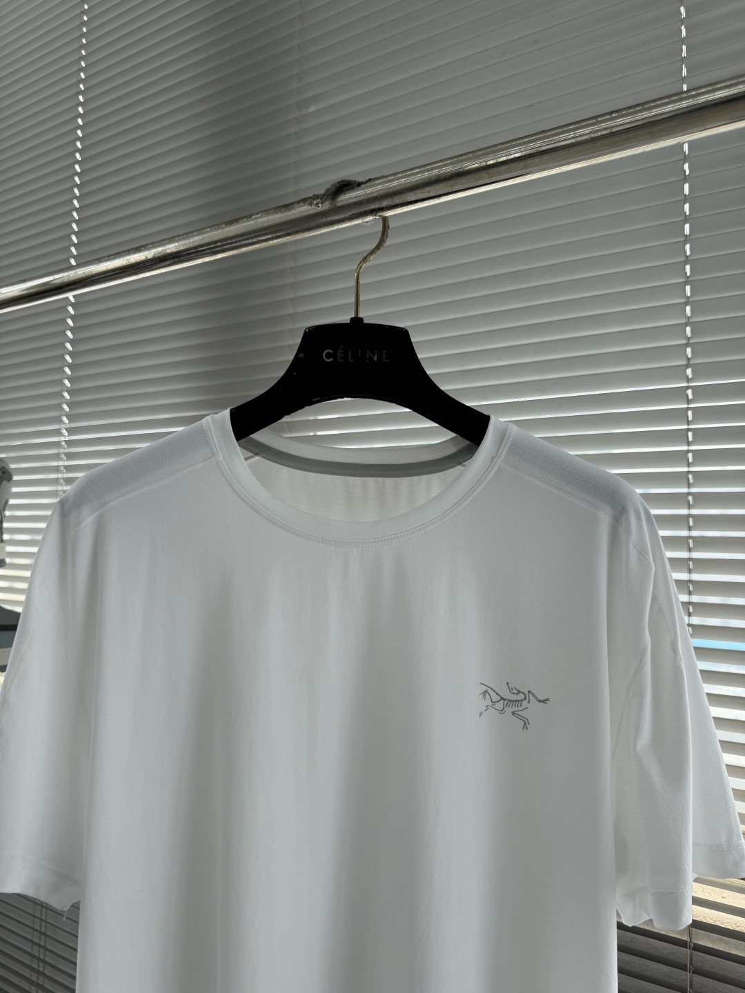 -🐦 鸟家 无痕短袖T恤，卖点在后背，采用进口激光烧图案，高级柔软不发黄，采用速干面料，舒适透气且利于排