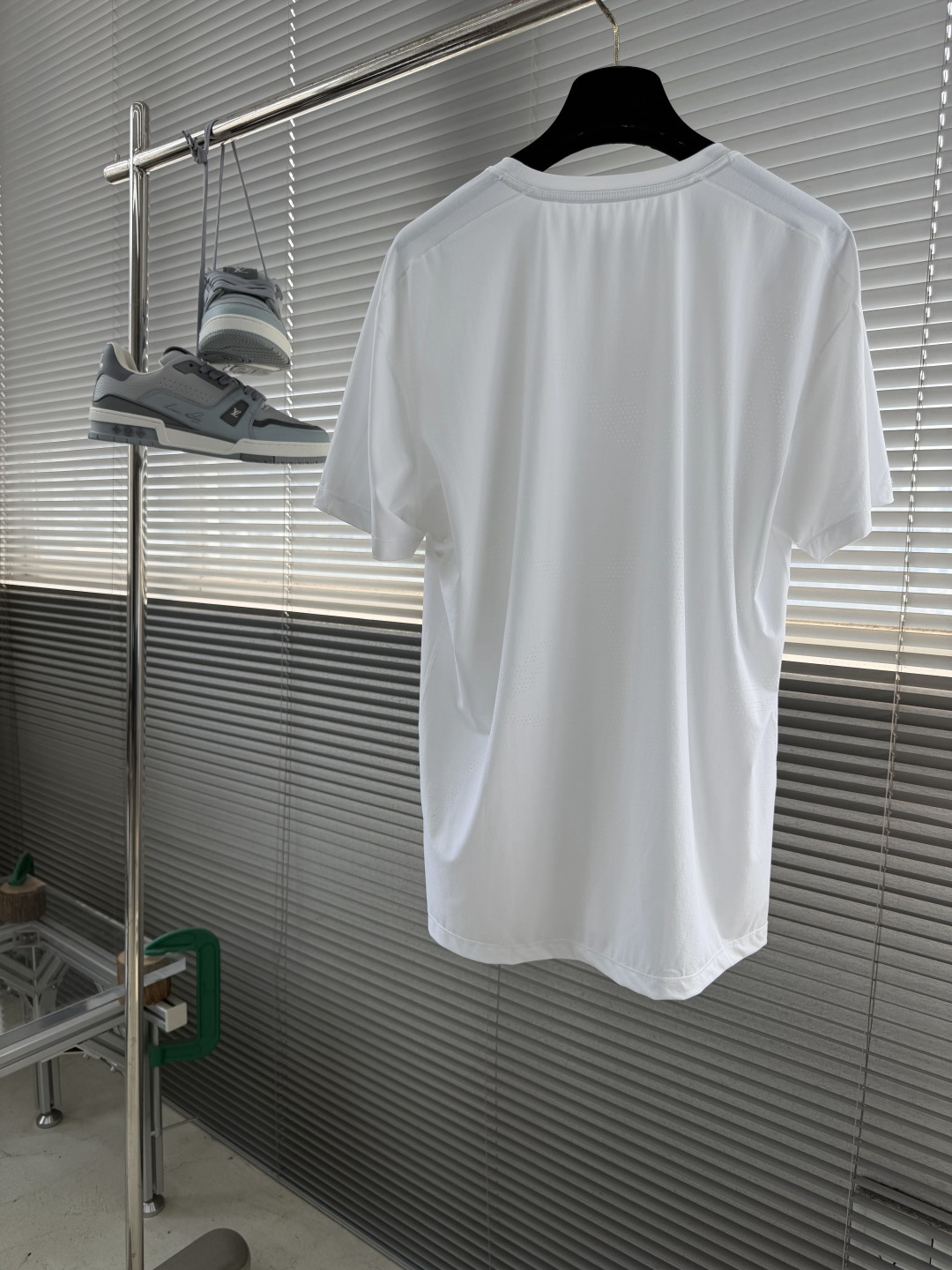 -🐦 鸟家 无痕短袖T恤，卖点在后背，采用进口激光烧图案，高级柔软不发黄，采用速干面料，舒适透气且利于排