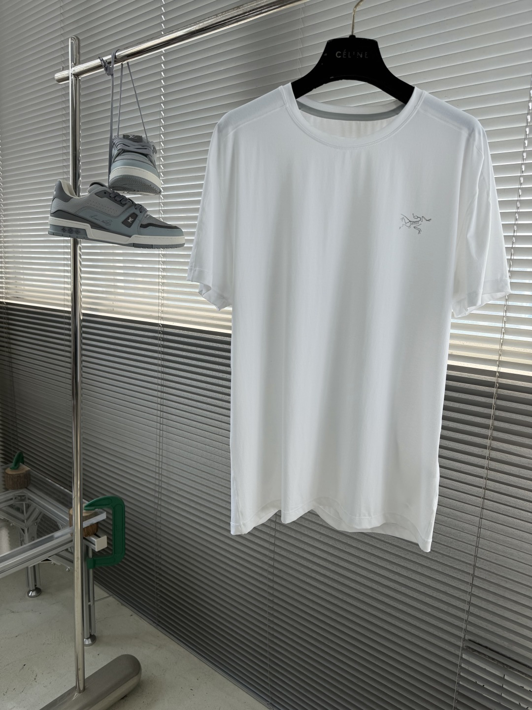 -🐦 鸟家 无痕短袖T恤，卖点在后背，采用进口激光烧图案，高级柔软不发黄，采用速干面料，舒适透气且利于排