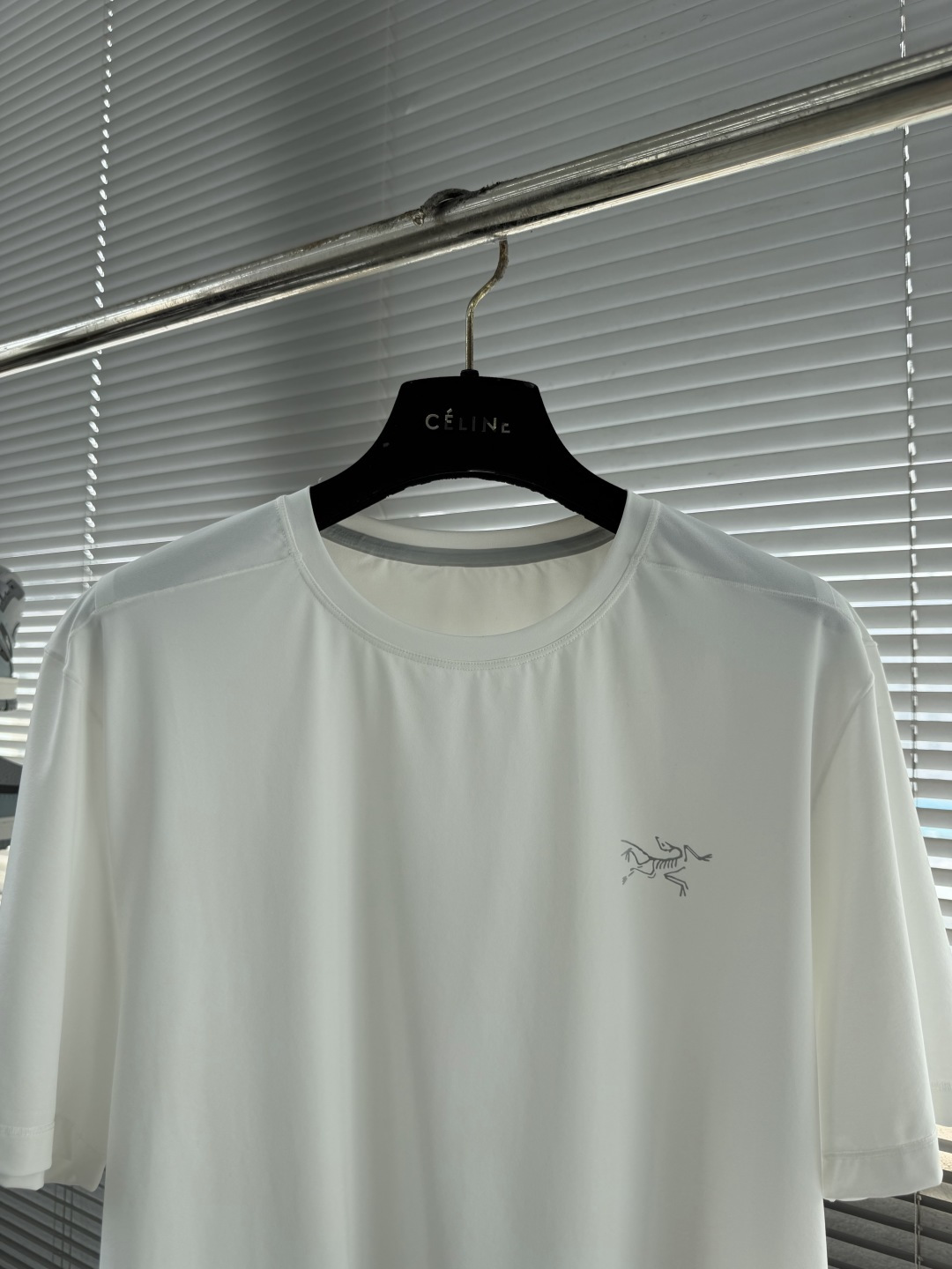 -🐦 鸟家 无痕短袖T恤，卖点在后背，采用进口激光烧图案，高级柔软不发黄，采用速干面料，舒适透气且利于排