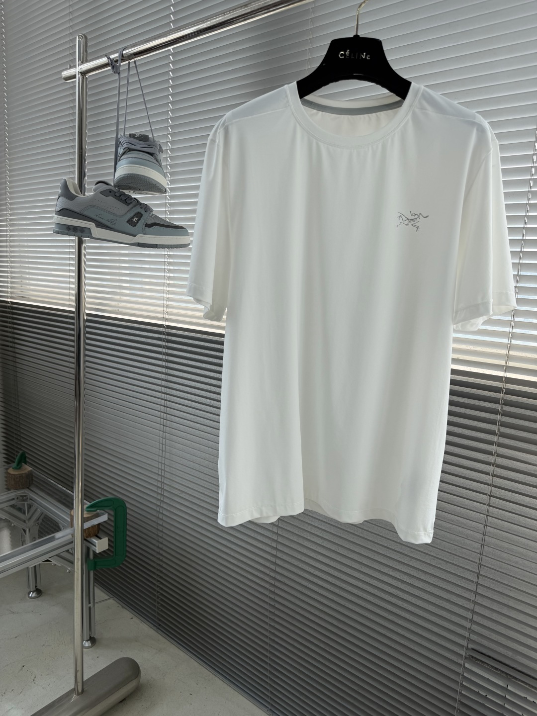 -🐦 鸟家 无痕短袖T恤，卖点在后背，采用进口激光烧图案，高级柔软不发黄，采用速干面料，舒适透气且利于排