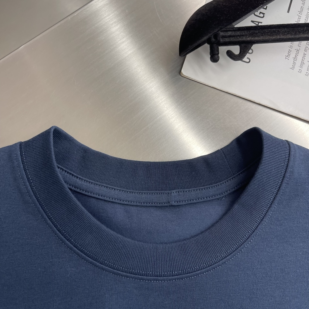 -Balenciag 圆领 短袖 T恤 高端版本！专柜定制面料 透气舒适度高，细节无可挑剔，品牌元素设计