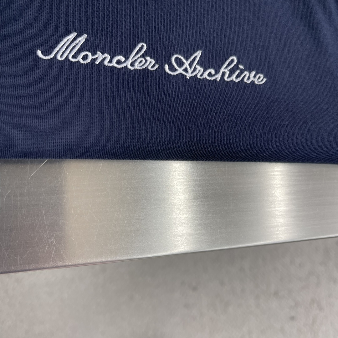 -mon 绣花logo短袖 T恤 高端版本！专柜定制面料 透气舒适度高，细节无可挑剔，品牌元素设计理念，