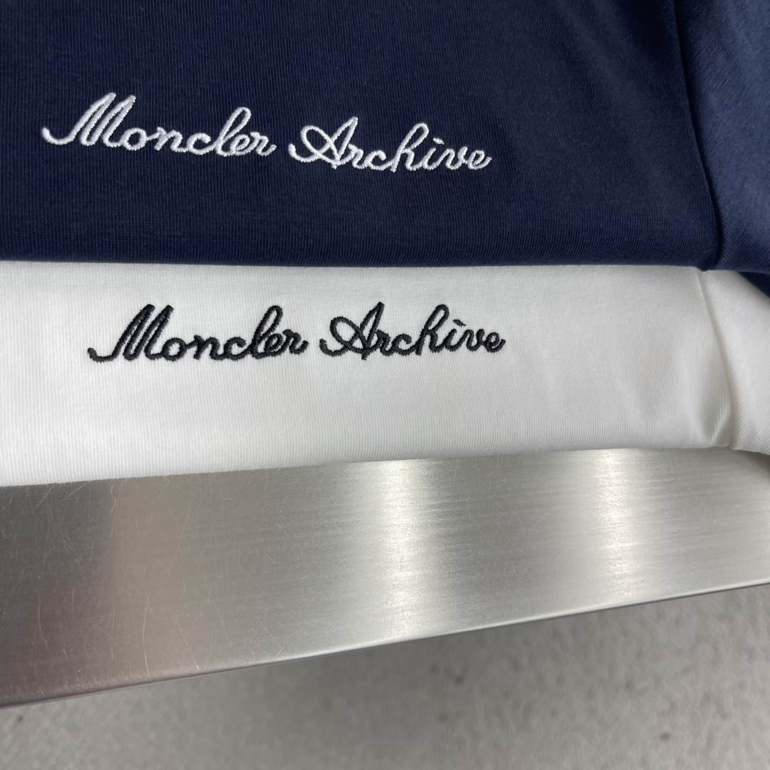 -mon 绣花logo短袖 T恤 高端版本！专柜定制面料 透气舒适度高，细节无可挑剔，品牌元素设计理念，