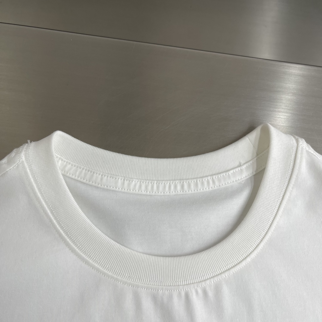 -mon 绣花logo短袖 T恤 高端版本！专柜定制面料 透气舒适度高，细节无可挑剔，品牌元素设计理念，