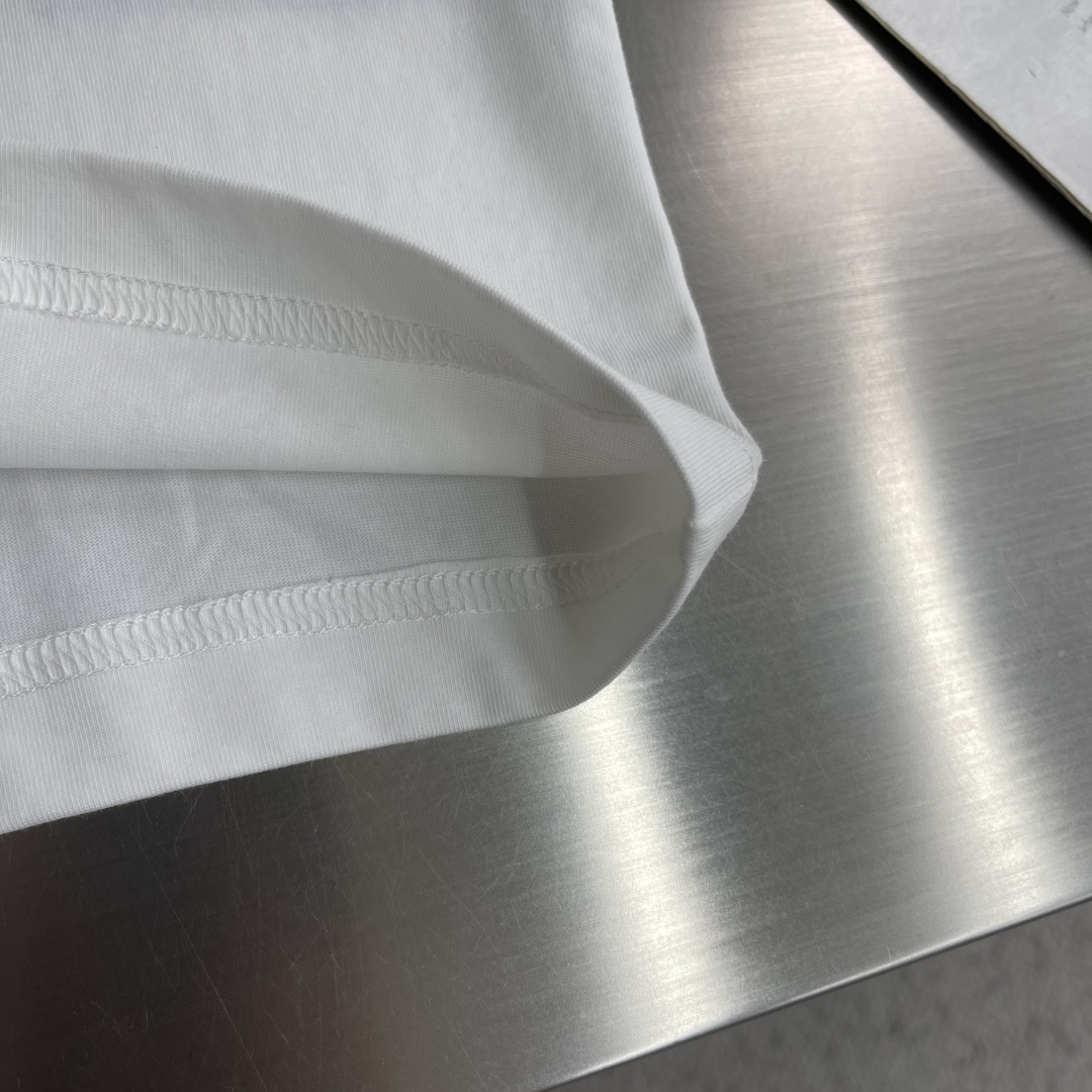 -mon 绣花logo短袖 T恤 高端版本！专柜定制面料 透气舒适度高，细节无可挑剔，品牌元素设计理念，