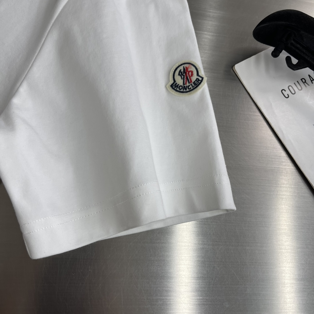 -mon 绣花logo短袖 T恤 高端版本！专柜定制面料 透气舒适度高，细节无可挑剔，品牌元素设计理念，