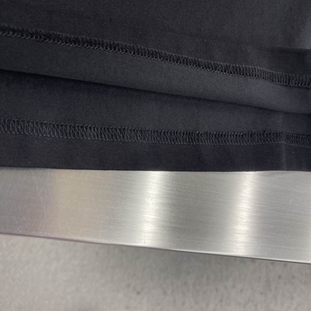 -Celin 2026新款短袖 T恤 高端版本！专柜定制面料 透气舒适度高，细节无可挑剔，品牌元素设计理