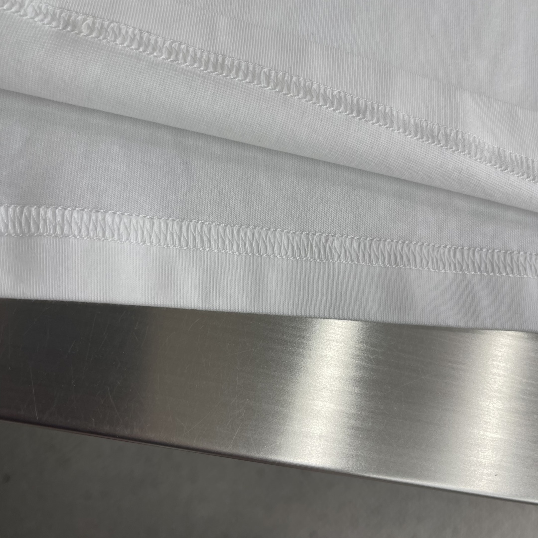 -Celin 2026新款短袖 T恤 高端版本！专柜定制面料 透气舒适度高，细节无可挑剔，品牌元素设计理