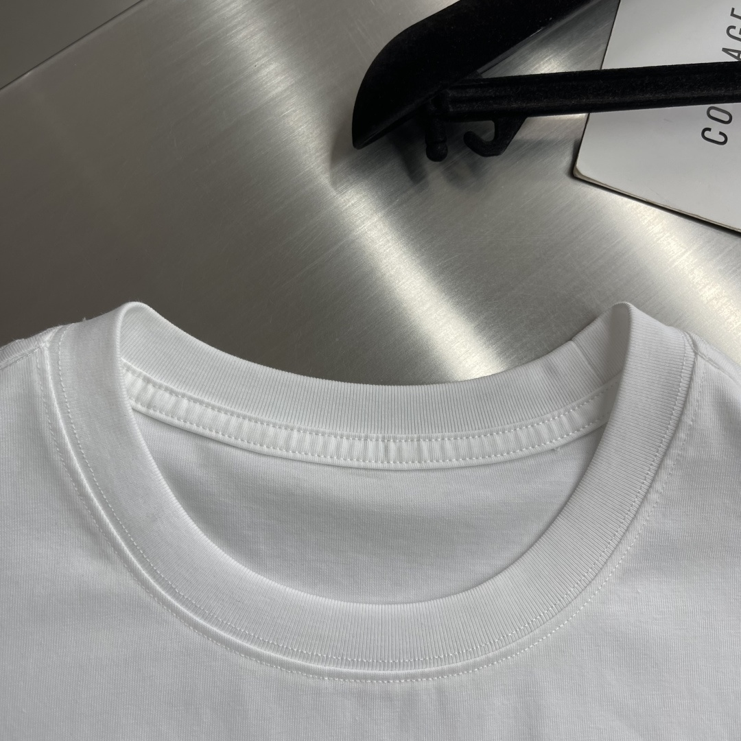 -Celin 2026新款短袖 T恤 高端版本！专柜定制面料 透气舒适度高，细节无可挑剔，品牌元素设计理