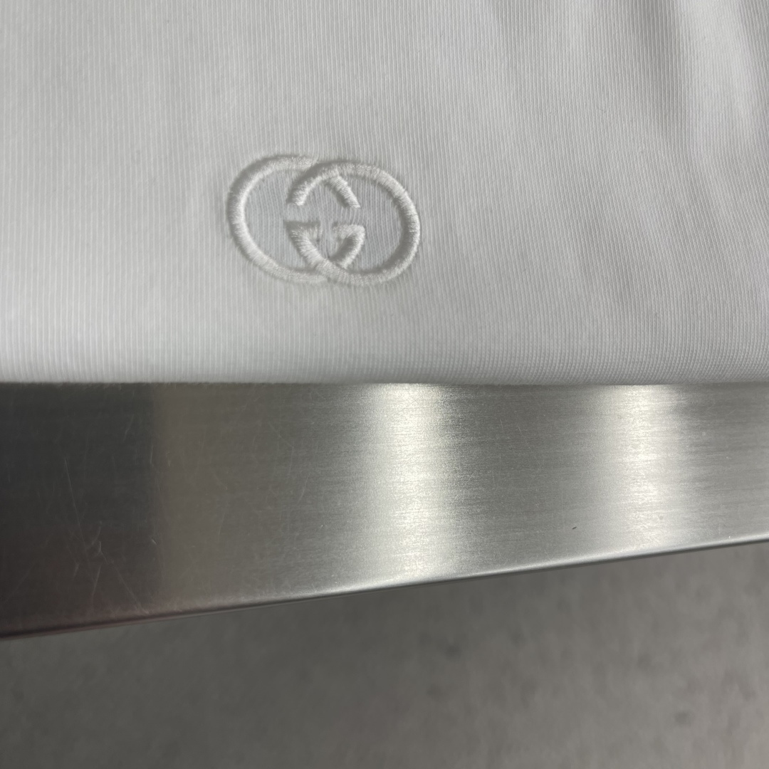 -GUCC 绣花细节短袖 T恤 高端版本！专柜定制面料 透气舒适度高，细节无可挑剔，品牌元素设计理念，体