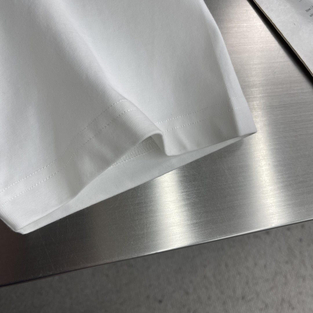 -GUCC 绣花细节短袖 T恤 高端版本！专柜定制面料 透气舒适度高，细节无可挑剔，品牌元素设计理念，体