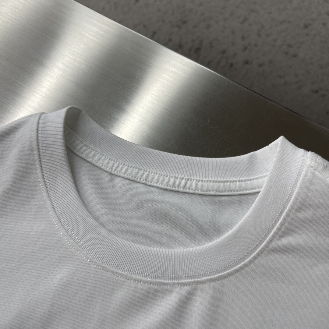 -GUCC 绣花细节短袖 T恤 高端版本！专柜定制面料 透气舒适度高，细节无可挑剔，品牌元素设计理念，体