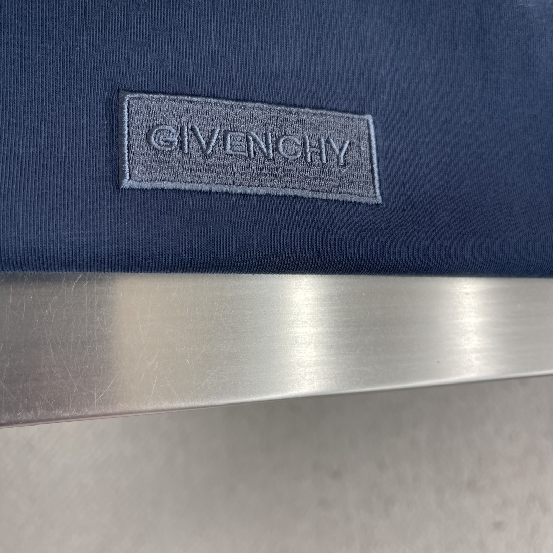 -GVC 2026新款短袖 T恤 高端版本！专柜定制面料 透气舒适度高，细节无可挑剔，品牌元素设计理念，