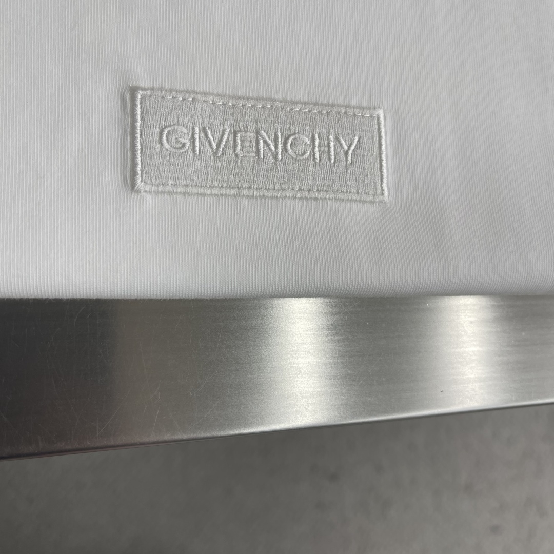 -GVC 2026新款短袖 T恤 高端版本！专柜定制面料 透气舒适度高，细节无可挑剔，品牌元素设计理念，