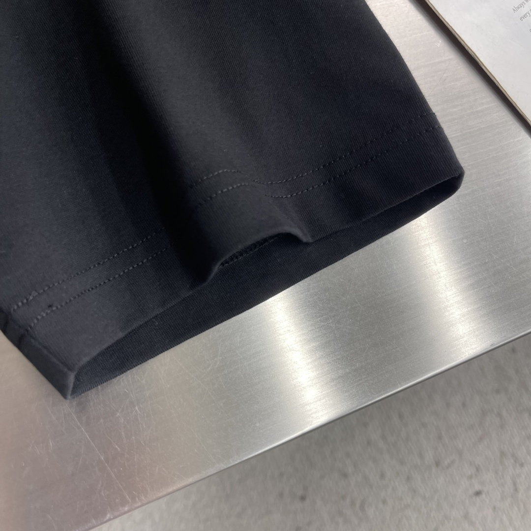 -BBR 2026新款短袖 T恤 高端版本！专柜定制面料 透气舒适度高，细节无可挑剔，品牌元素设计理念，