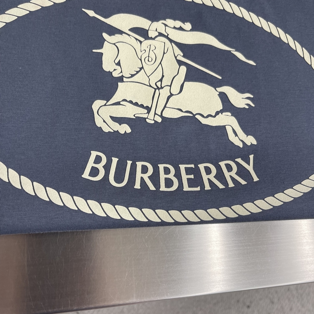 -BBR 2026新款短袖 T恤 高端版本！专柜定制面料 透气舒适度高，细节无可挑剔，品牌元素设计理念，