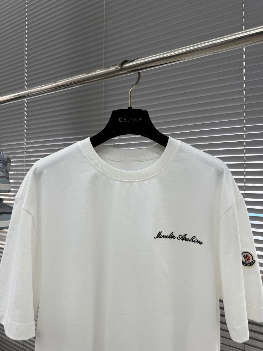 -mon 绣花logo短袖 T恤 高端版本！专柜定制面料 透气舒适度高，细节无可挑剔，品牌元素设计理念，