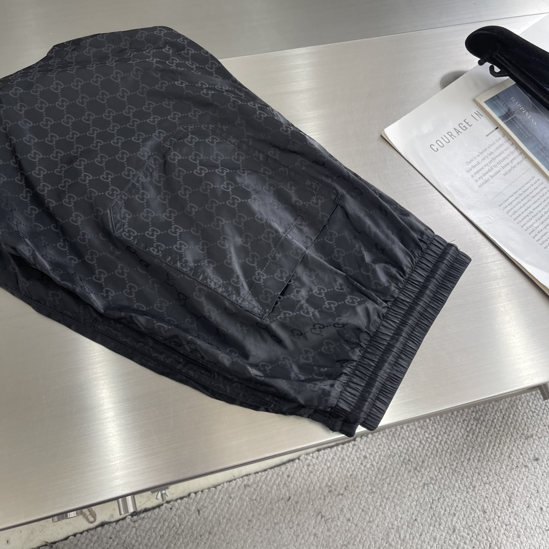-GUCC 满印运动款中裤订织科技感黑色双GG标识面料，面料轻薄质感满满，舒适感极强！尺码:S-XXL腰