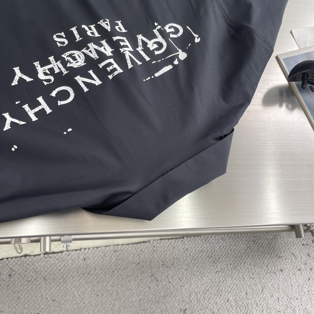 -GVC 前后印花细节微弹力衬衫明扣款贝壳扣，面料质感无敌，微阔版型，上身效果nice！尺码:S-XXL