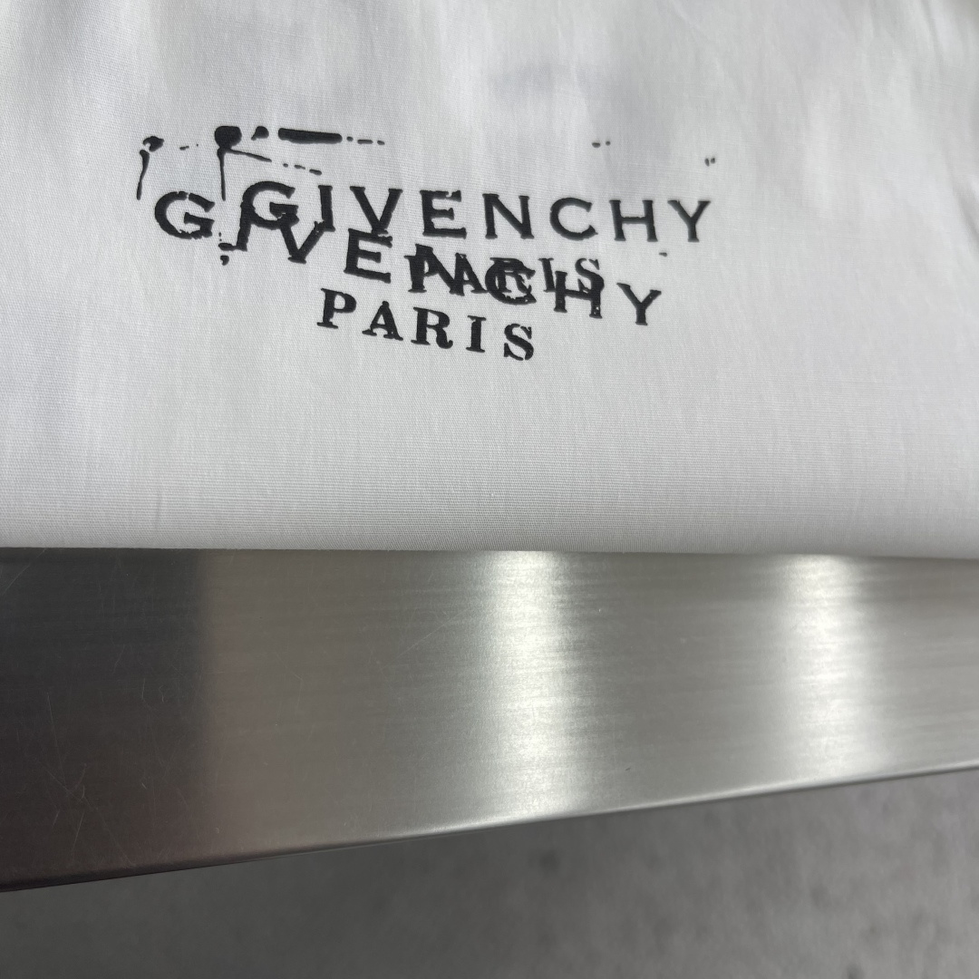 -GVC 前后印花细节微弹力衬衫明扣款贝壳扣，面料质感无敌，微阔版型，上身效果nice！尺码:S-XXL