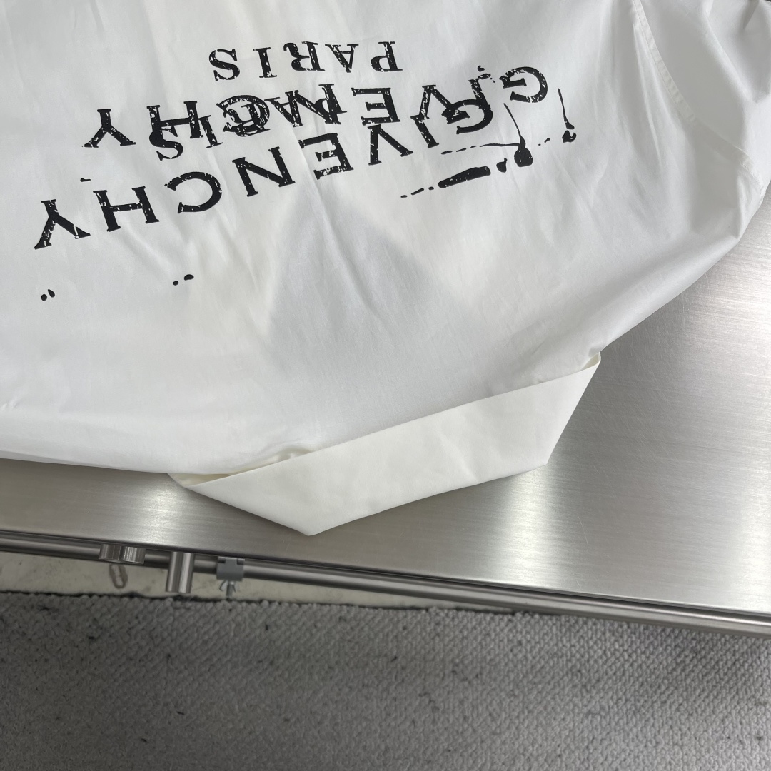 -GVC 前后印花细节微弹力衬衫明扣款贝壳扣，面料质感无敌，微阔版型，上身效果nice！尺码:S-XXL