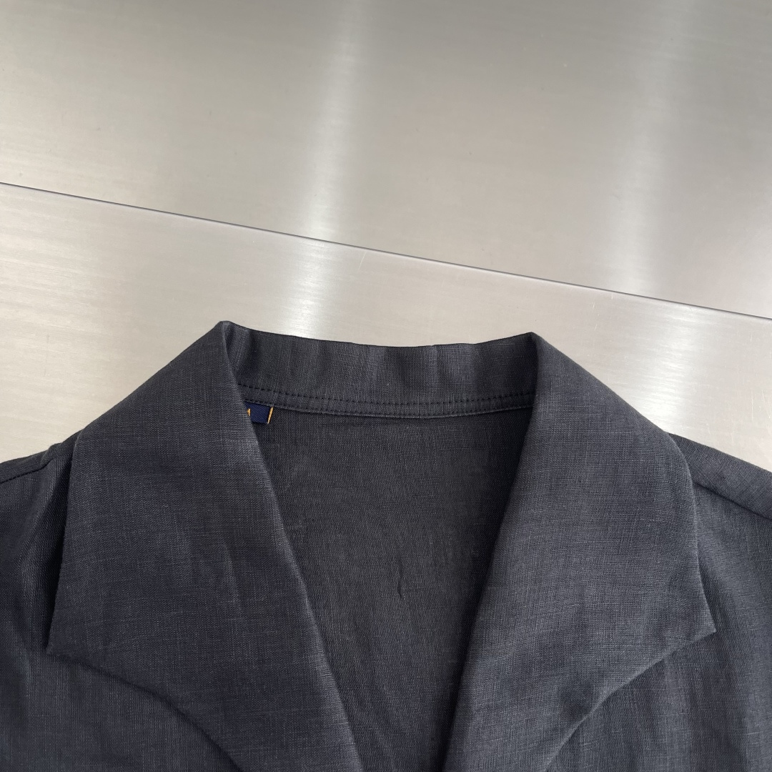 -驴牌 口袋标识镂空刺绣细节亚麻度假衬衫明扣款贝壳扣，面料质感很好，亲肤感强，穿着舒适！尺码:S-XXL