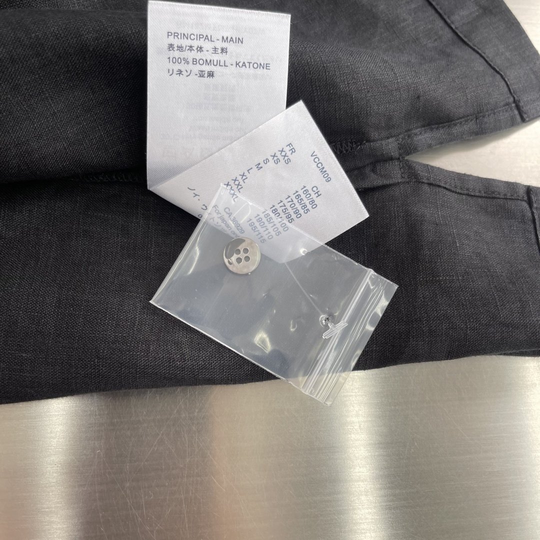 -驴牌 口袋标识镂空刺绣细节亚麻度假衬衫明扣款贝壳扣，面料质感很好，亲肤感强，穿着舒适！尺码:S-XXL