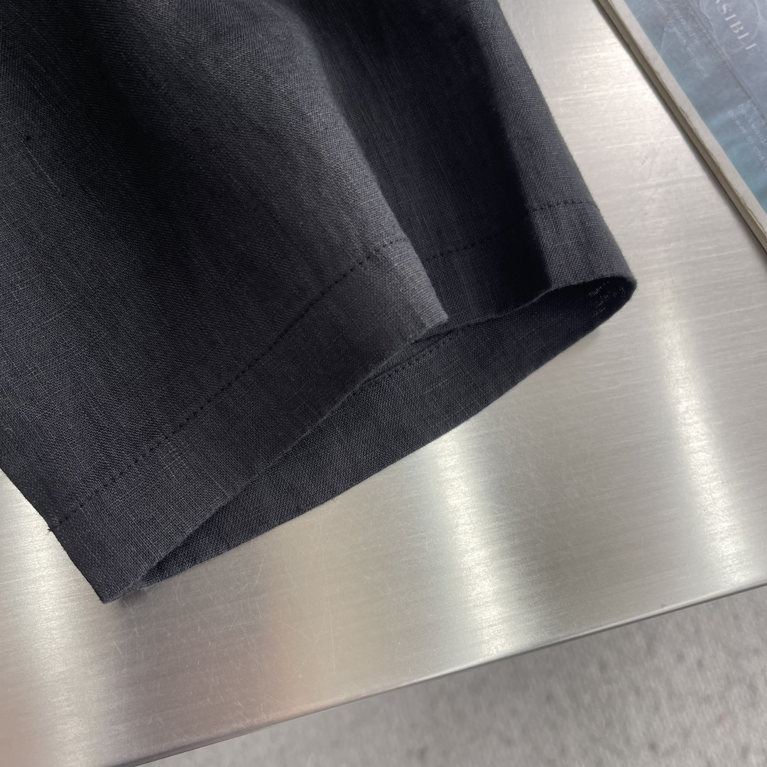 -驴牌 口袋标识镂空刺绣细节亚麻度假衬衫明扣款贝壳扣，面料质感很好，亲肤感强，穿着舒适！尺码:S-XXL