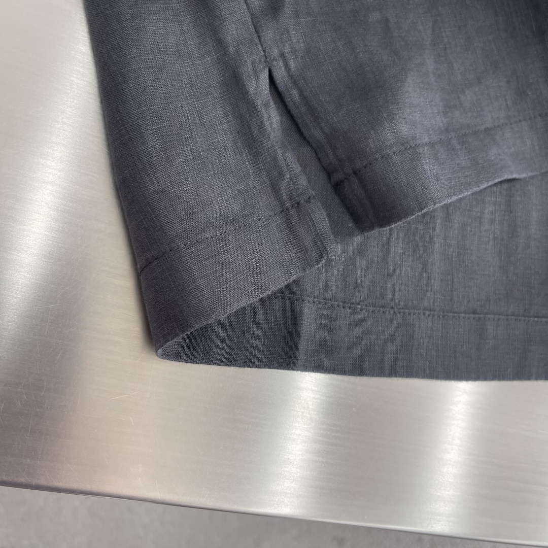 -驴牌 口袋标识镂空刺绣细节亚麻度假衬衫明扣款贝壳扣，面料质感很好，亲肤感强，穿着舒适！尺码:S-XXL