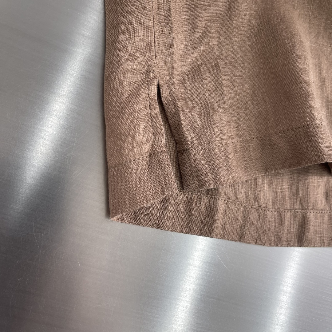 -驴牌 口袋标识镂空刺绣细节亚麻度假衬衫明扣款贝壳扣，面料质感很好，亲肤感强，穿着舒适！尺码:S-XXL