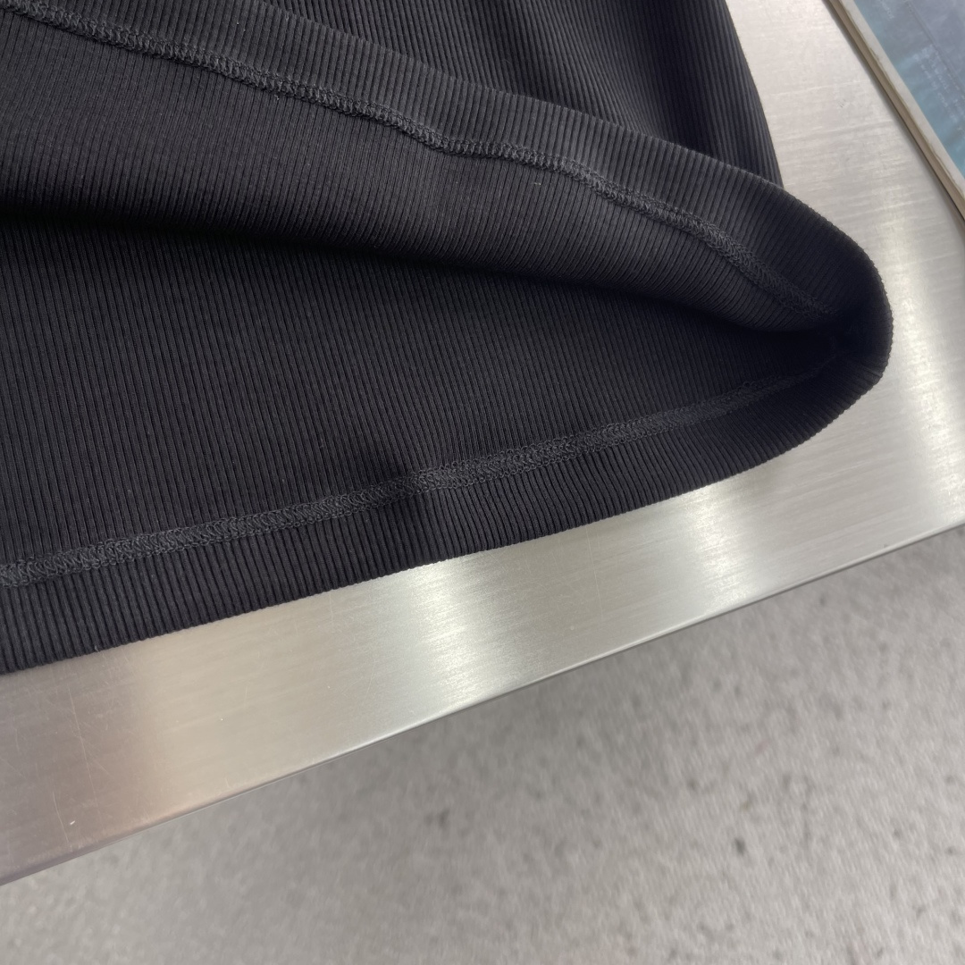 -GVC 印花细节罗纹感棉质背心订织柔感棉质面料舒适亲肤。尺码:S-XXL胸围92 96 100 104