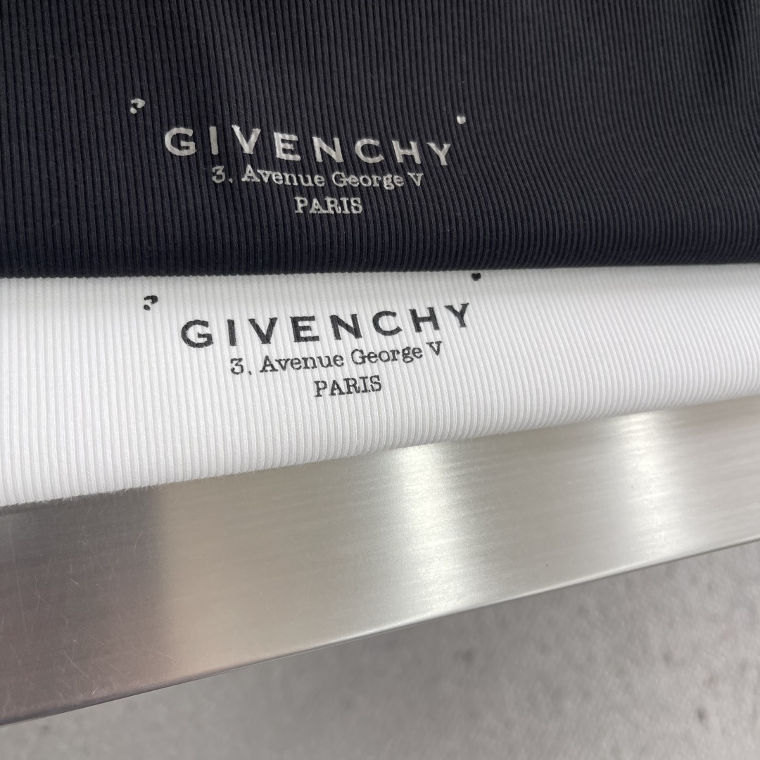 -GVC 印花细节罗纹感棉质背心订织柔感棉质面料舒适亲肤。尺码:S-XXL胸围92 96 100 104