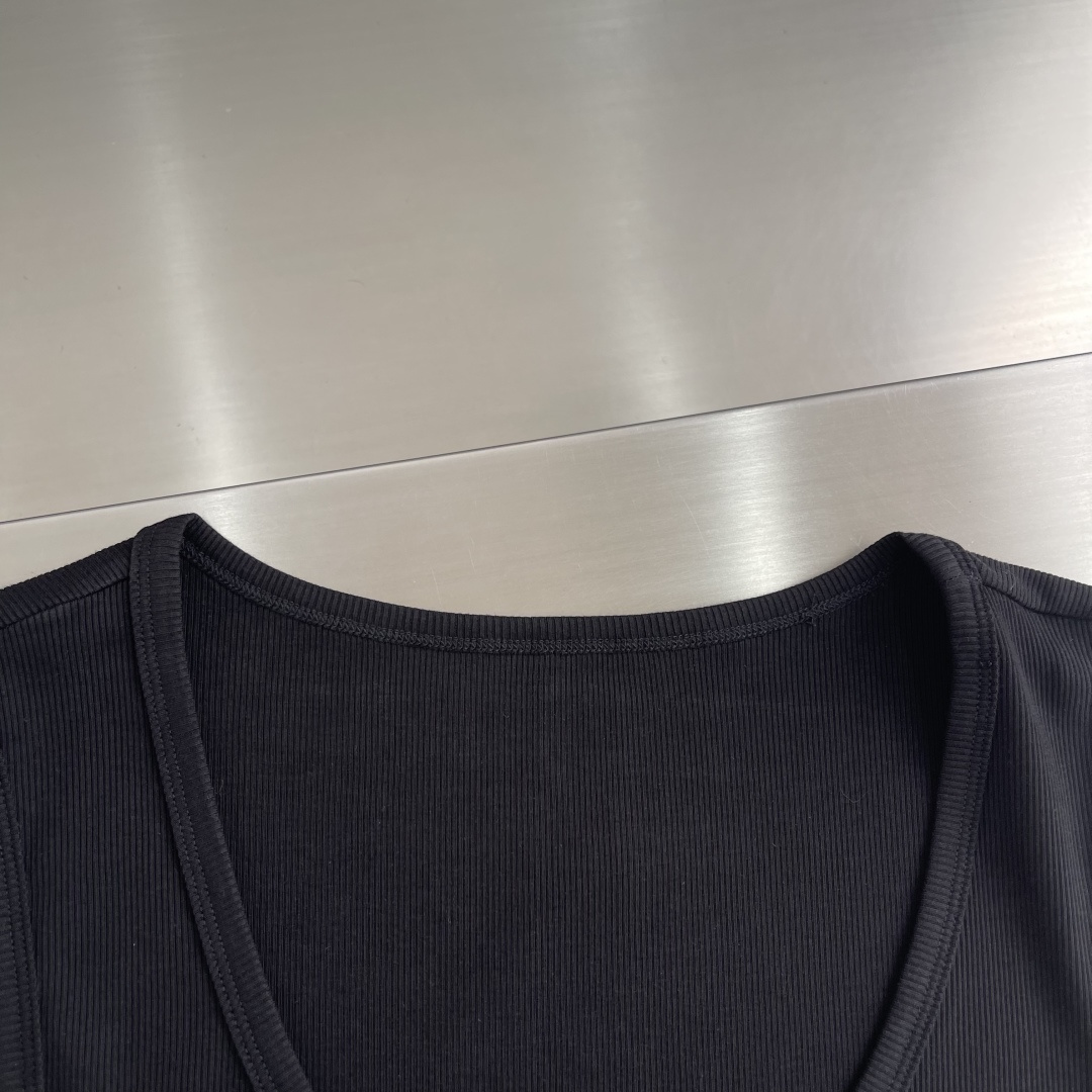 -GVC 印花细节罗纹感棉质背心订织柔感棉质面料舒适亲肤。尺码:S-XXL胸围92 96 100 104