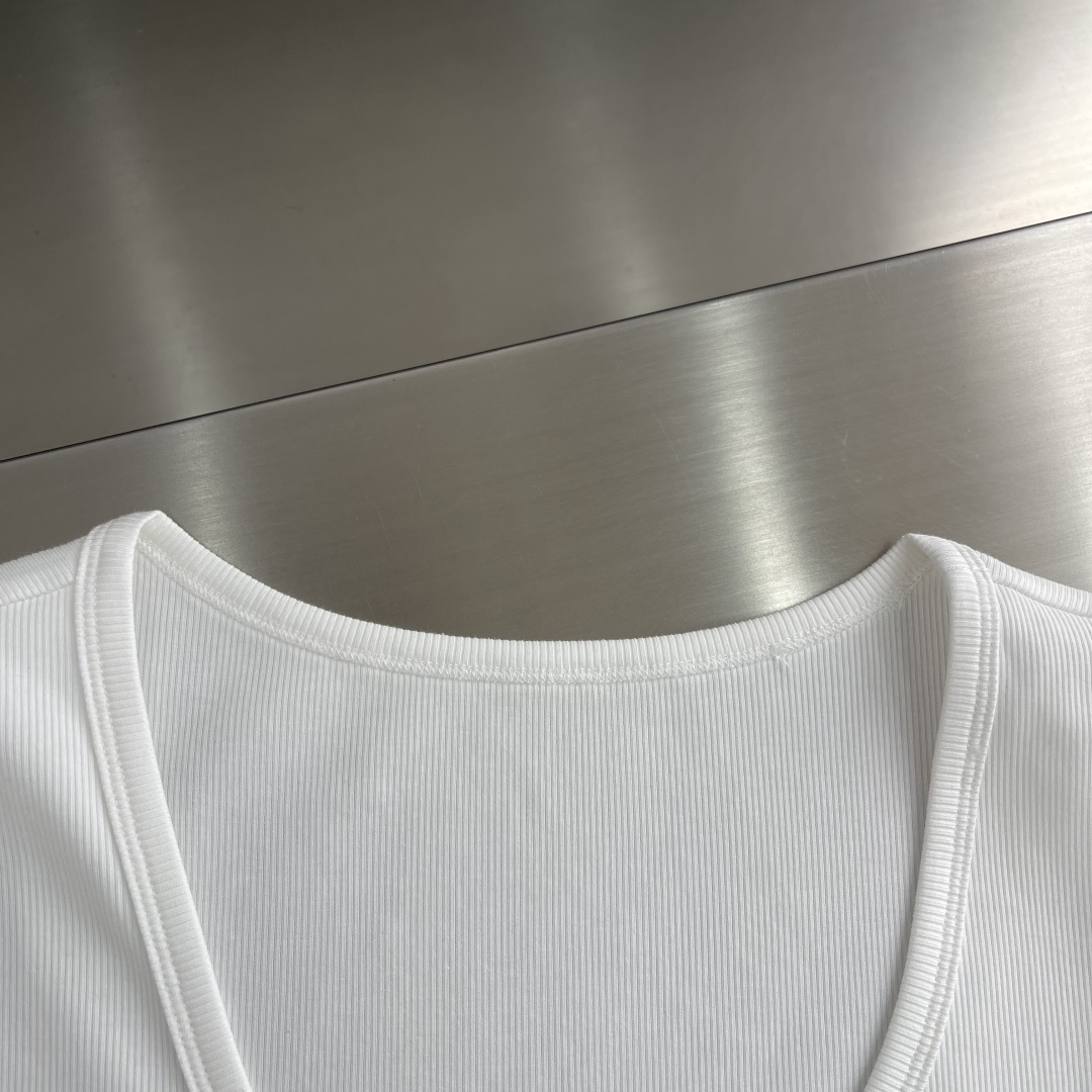 -GVC 印花细节罗纹感棉质背心订织柔感棉质面料舒适亲肤。尺码:S-XXL胸围92 96 100 104