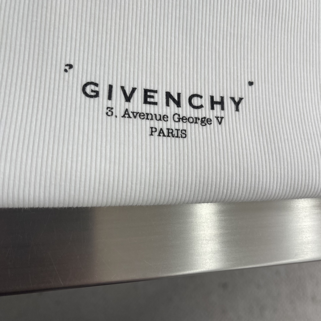 -GVC 印花细节罗纹感棉质背心订织柔感棉质面料舒适亲肤。尺码:S-XXL胸围92 96 100 104