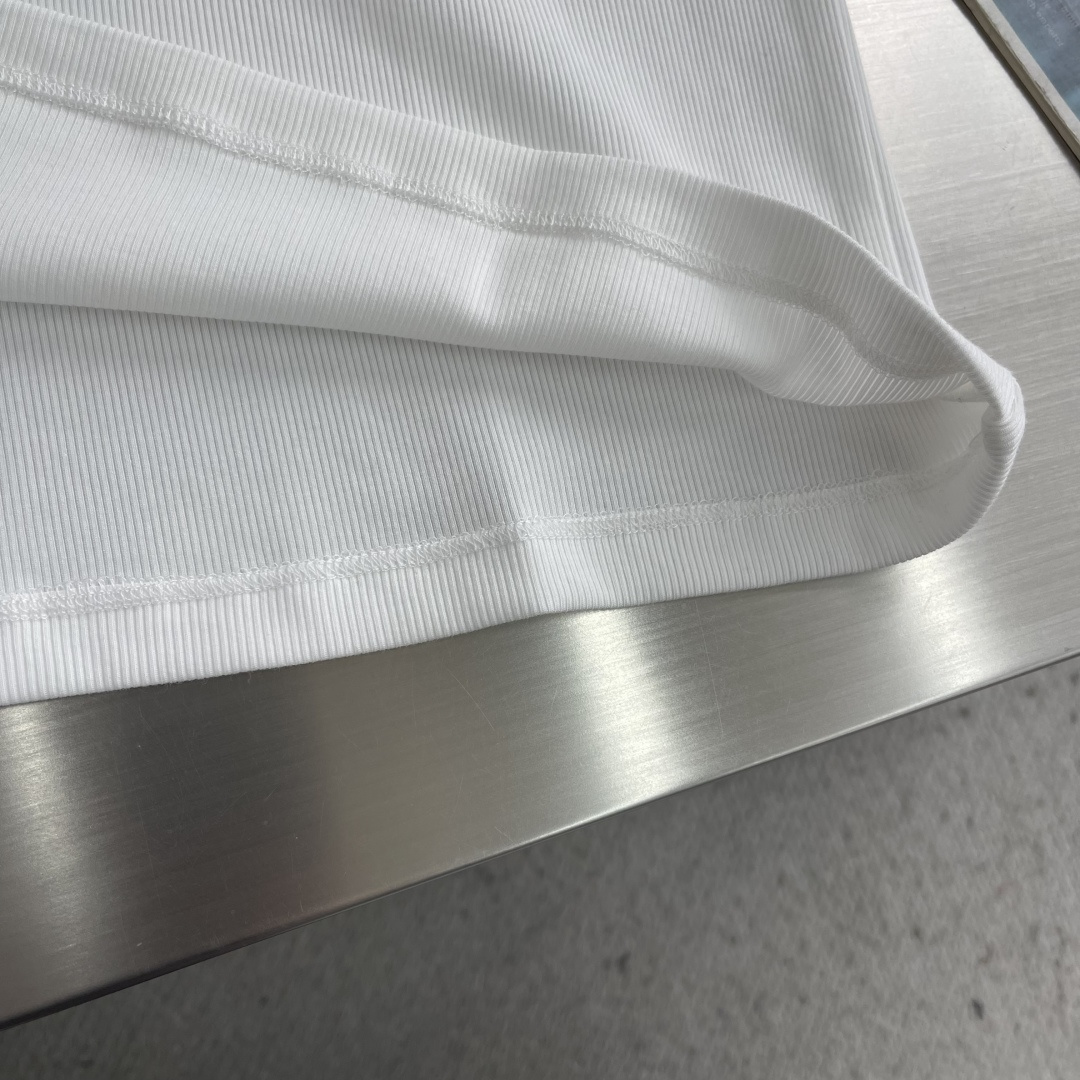 -GVC 印花细节罗纹感棉质背心订织柔感棉质面料舒适亲肤。尺码:S-XXL胸围92 96 100 104