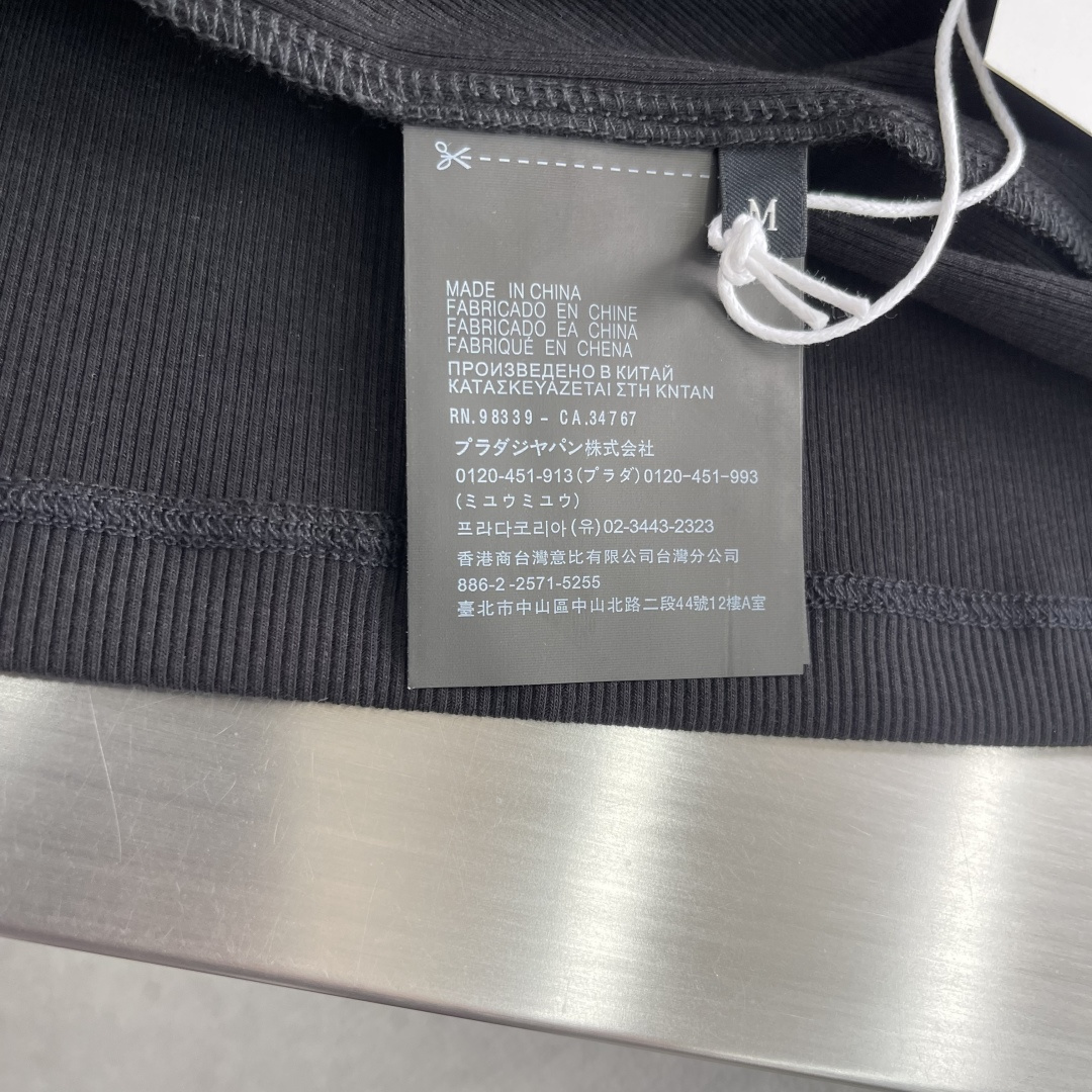 -PRAD 标识细节罗纹感棉质背心订织柔感棉质面料舒适亲肤。尺码:S-XXL胸围92 96 100 10
