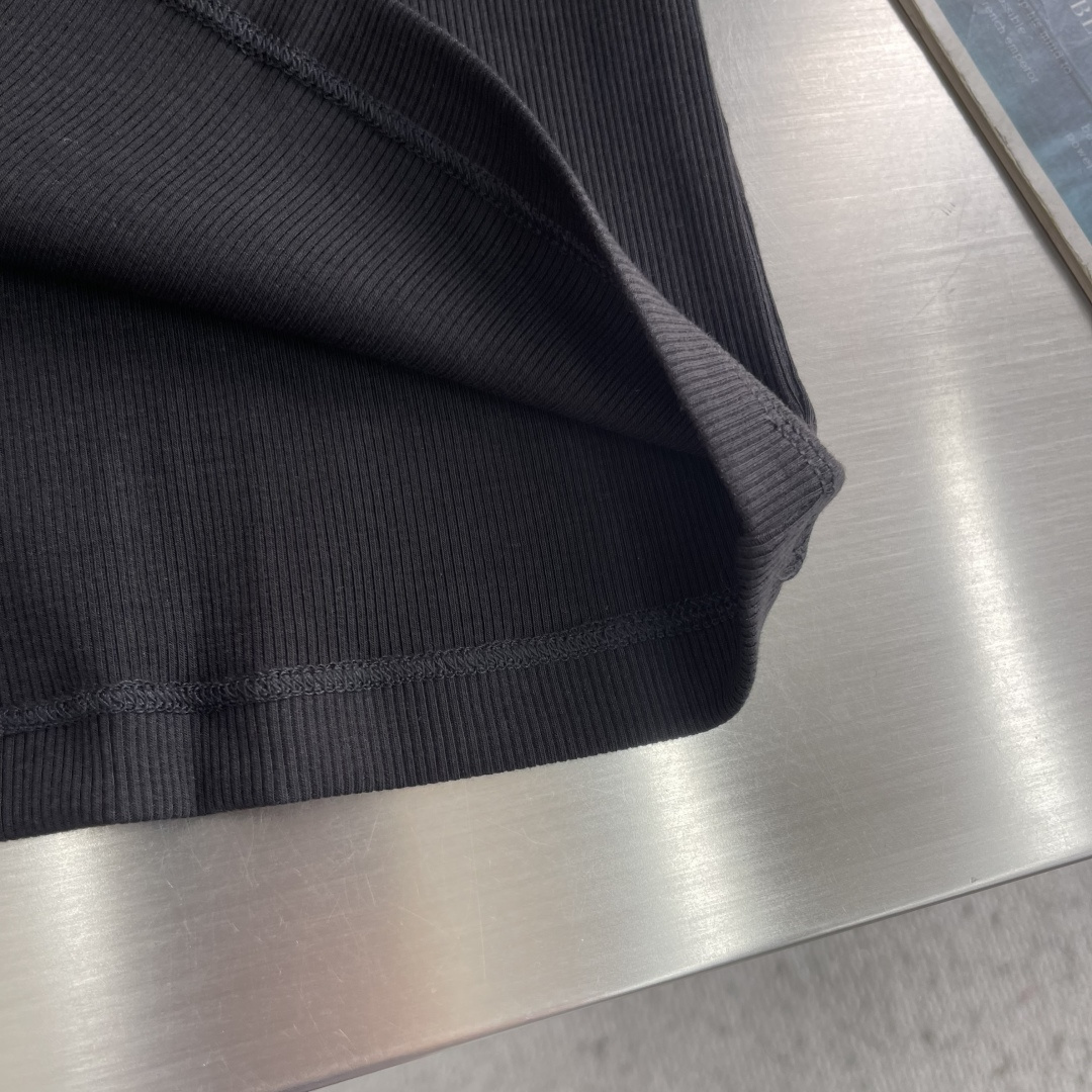 -PRAD 标识细节罗纹感棉质背心订织柔感棉质面料舒适亲肤。尺码:S-XXL胸围92 96 100 10