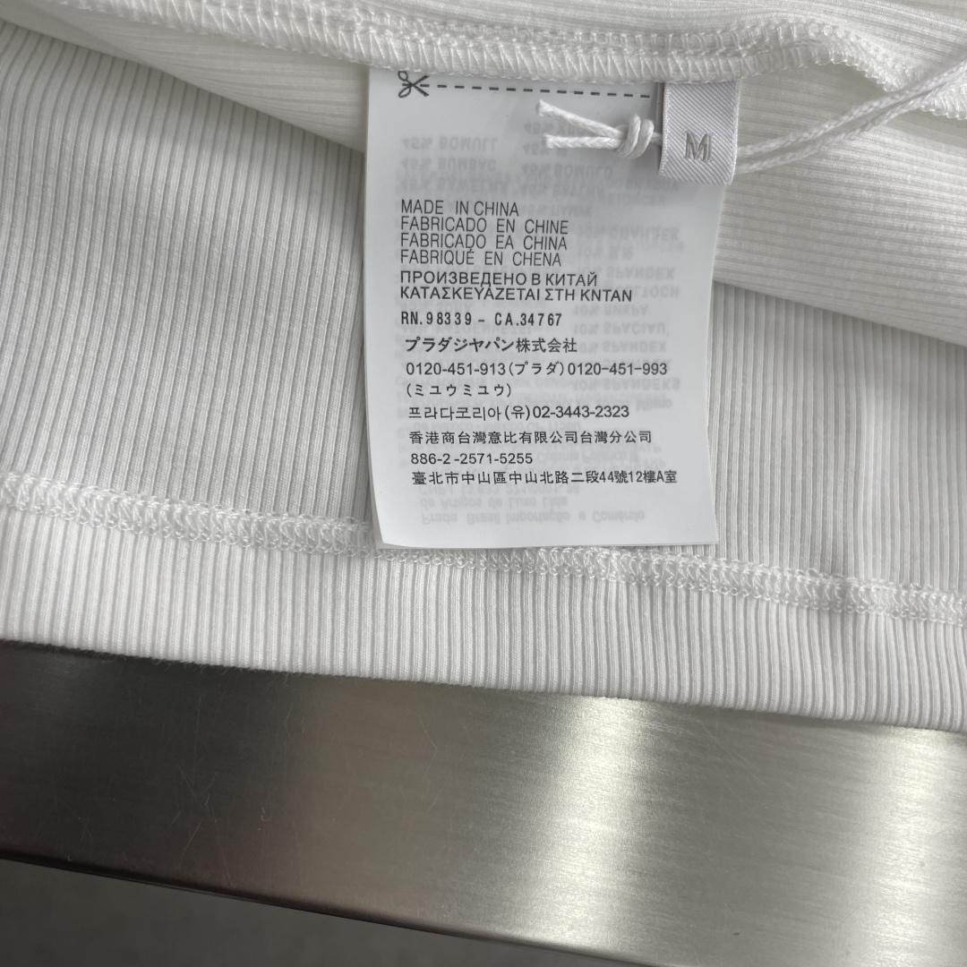 -PRAD 标识细节罗纹感棉质背心订织柔感棉质面料舒适亲肤。尺码:S-XXL胸围92 96 100 10