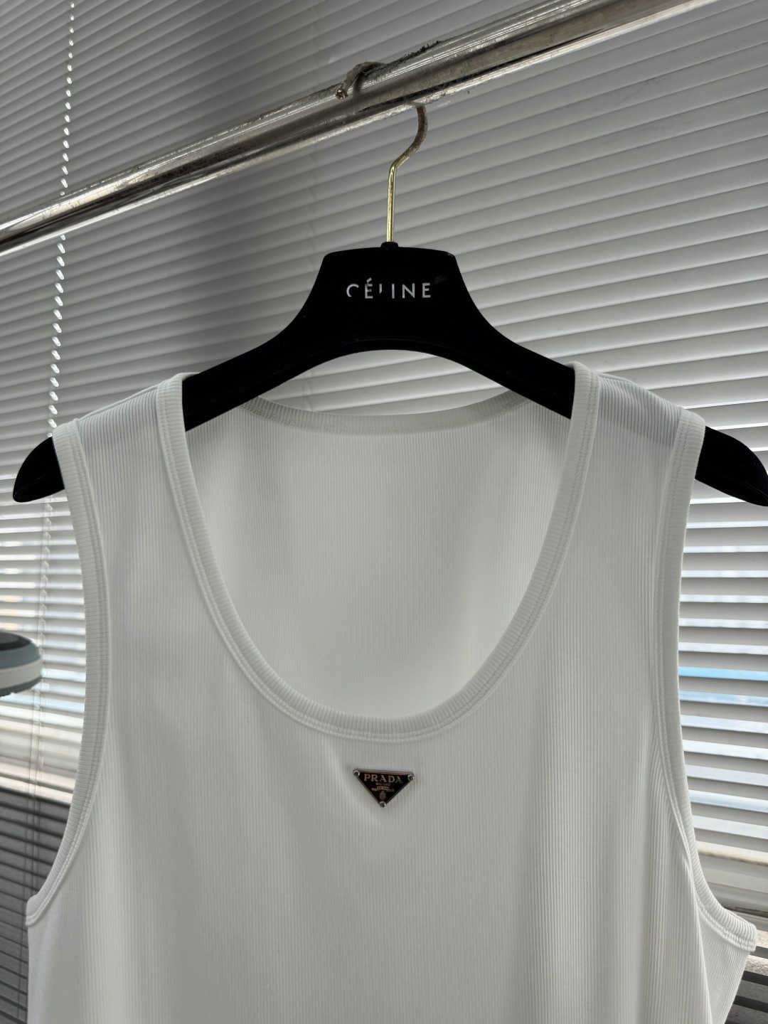 -PRAD 标识细节罗纹感棉质背心订织柔感棉质面料舒适亲肤。尺码:S-XXL胸围92 96 100 10