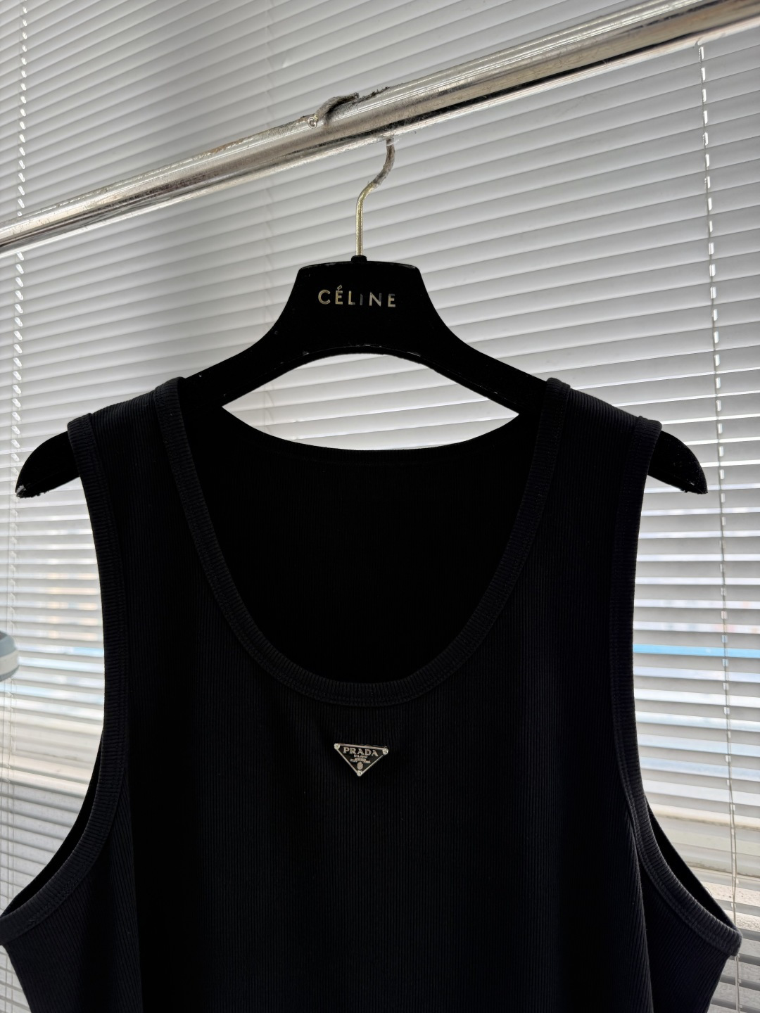 -PRAD 标识细节罗纹感棉质背心订织柔感棉质面料舒适亲肤。尺码:S-XXL胸围92 96 100 10