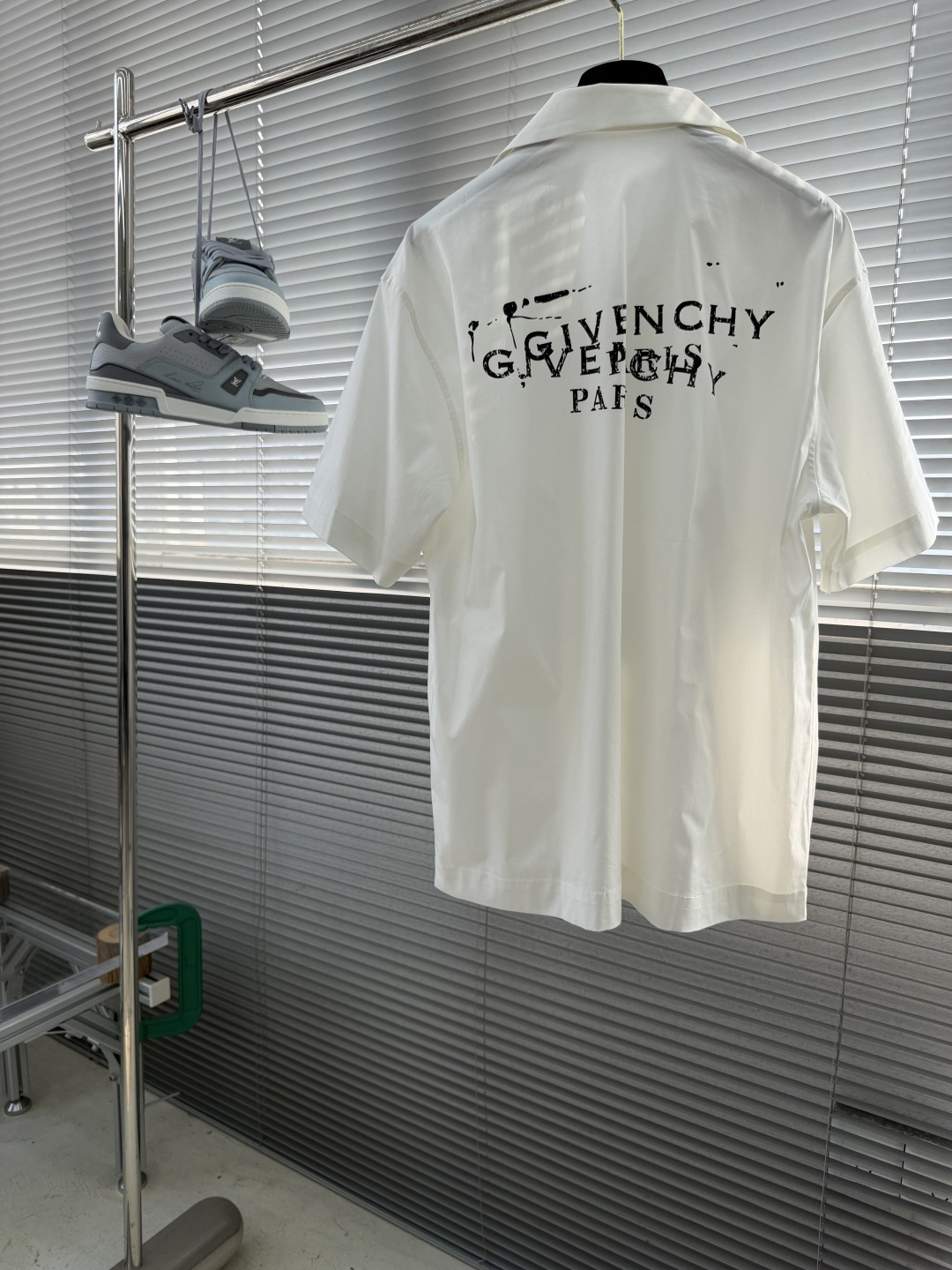 -GVC 前后印花细节微弹力衬衫明扣款贝壳扣，面料质感无敌，微阔版型，上身效果nice！尺码:S-XXL