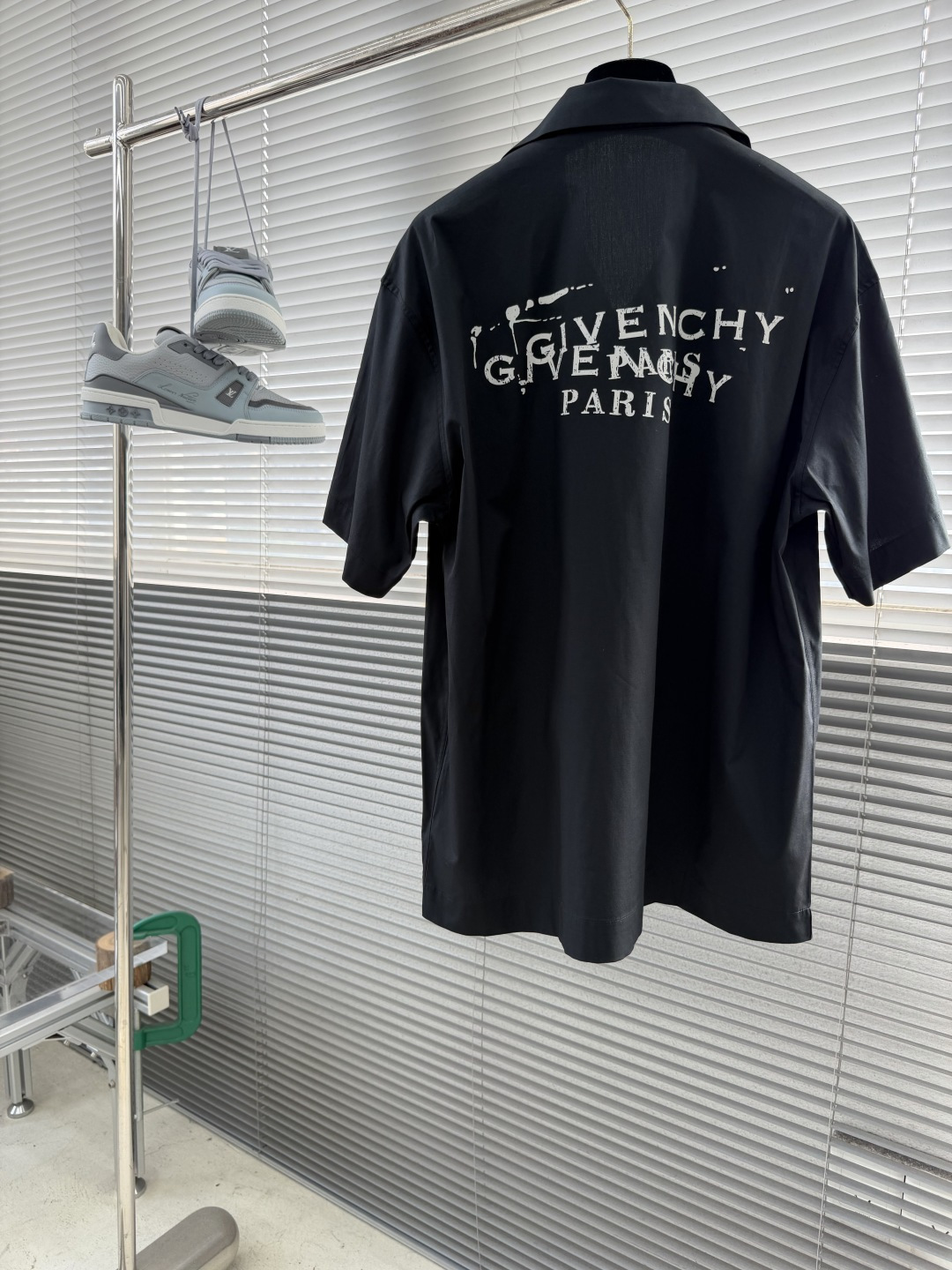 -GVC 前后印花细节微弹力衬衫明扣款贝壳扣，面料质感无敌，微阔版型，上身效果nice！尺码:S-XXL